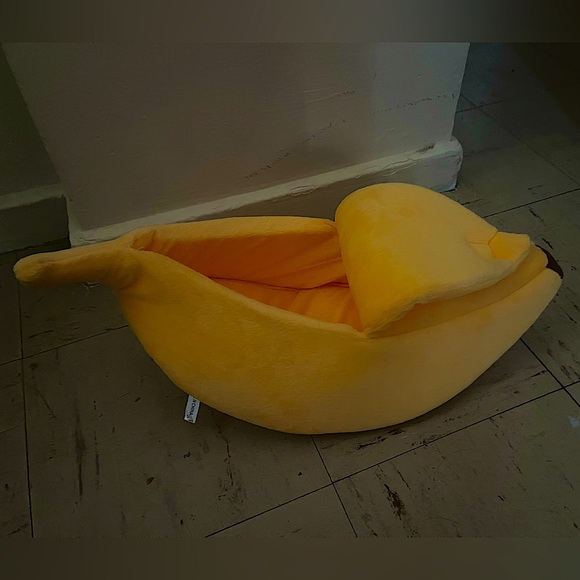 *NWOT Banana small Cat or Kitten bed - Picture 6 of 6